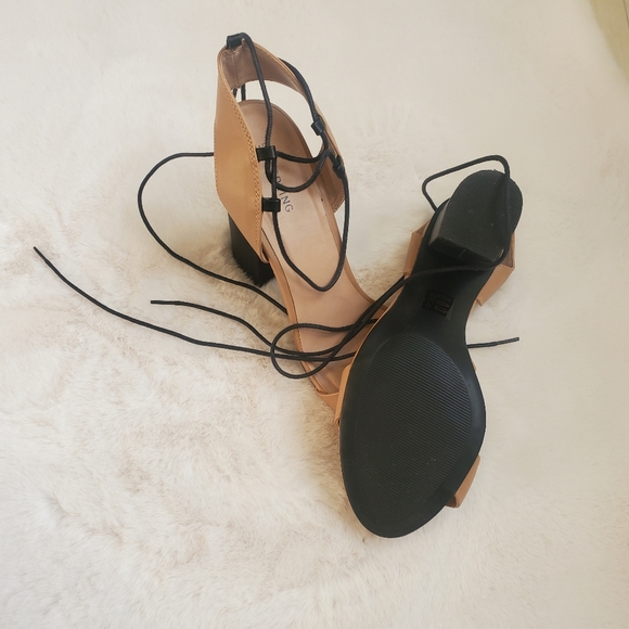 Call it Spring color block heel.  NWOT - Picture 4 of 5